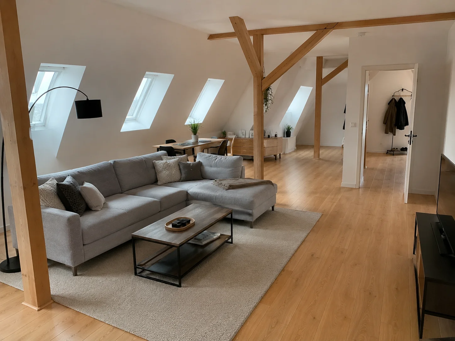 Dachgeschosswohnung mit Holzbalken